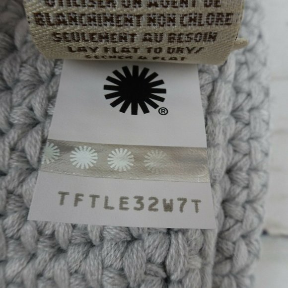 New UGG Pom Pom Knit Beanie Women's Men's Unisex Wool-Blend Logo OS Heather Grey - Picture 9 of 10